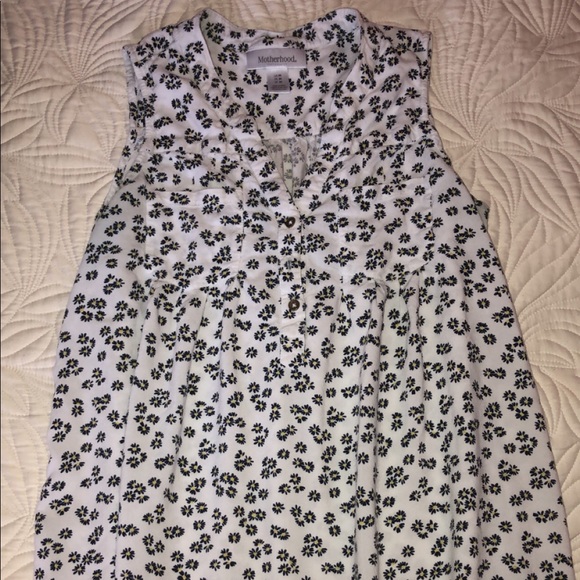 Shirts and dresses - Picture 1 of 8